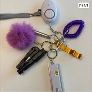 Self defense key chain accessory set Instructions Included. 🆕